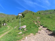 13 Per i Laghi di Ponteranicasaliamo sul sent. 109 a dx, rientreremo dal 109A a sx